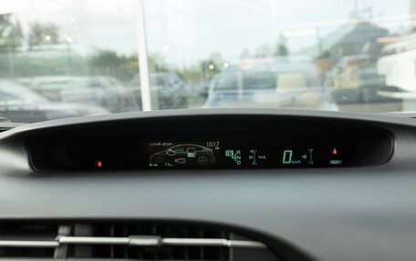 Toyota Prius, 2013 год, 1 050 000 рублей, 13 фотография