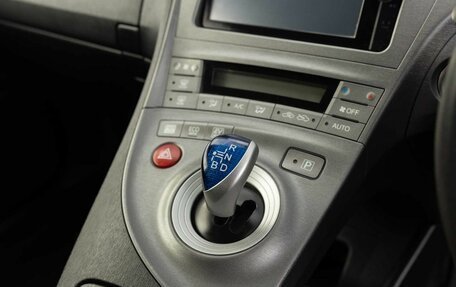 Toyota Prius, 2013 год, 1 050 000 рублей, 16 фотография