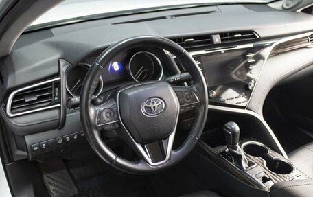 Toyota Camry, 2019 год, 3 350 000 рублей, 5 фотография