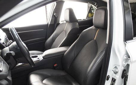 Toyota Camry, 2019 год, 3 350 000 рублей, 6 фотография