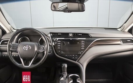 Toyota Camry, 2019 год, 3 350 000 рублей, 10 фотография
