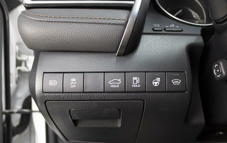 Toyota Camry, 2019 год, 3 350 000 рублей, 17 фотография