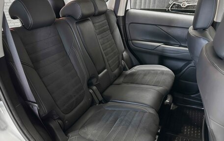 Mitsubishi Outlander III рестайлинг 3, 2021 год, 2 850 000 рублей, 14 фотография