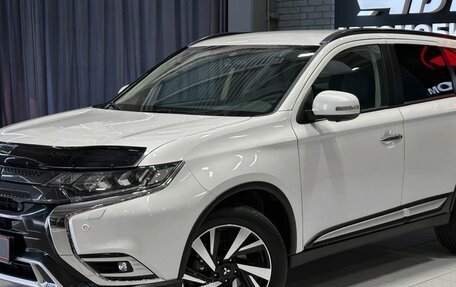 Mitsubishi Outlander III рестайлинг 3, 2021 год, 2 850 000 рублей, 2 фотография