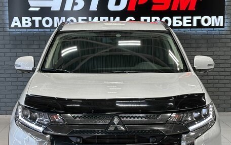 Mitsubishi Outlander III рестайлинг 3, 2021 год, 2 850 000 рублей, 3 фотография