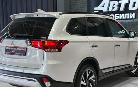 Mitsubishi Outlander III рестайлинг 3, 2021 год, 2 850 000 рублей, 6 фотография