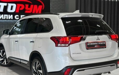 Mitsubishi Outlander III рестайлинг 3, 2021 год, 2 850 000 рублей, 9 фотография