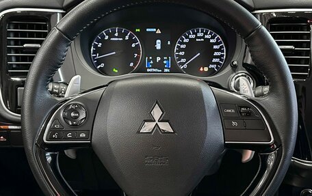 Mitsubishi Outlander III рестайлинг 3, 2021 год, 2 850 000 рублей, 26 фотография