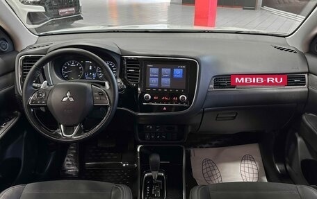 Mitsubishi Outlander III рестайлинг 3, 2021 год, 2 850 000 рублей, 27 фотография