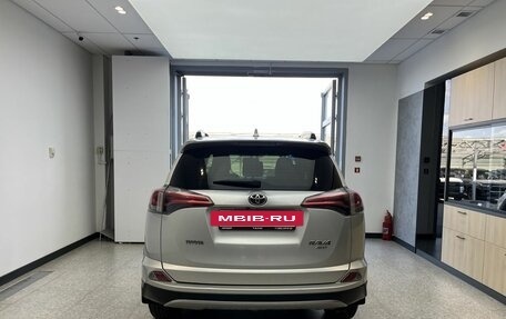 Toyota RAV4, 2018 год, 2 450 000 рублей, 5 фотография