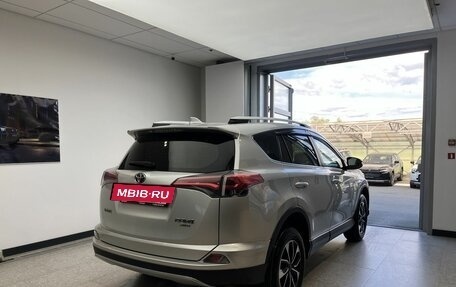 Toyota RAV4, 2018 год, 2 450 000 рублей, 4 фотография