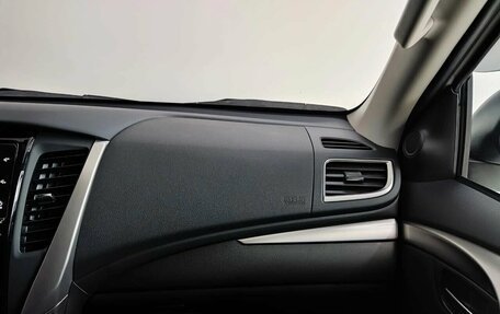 Mitsubishi Pajero Sport III рестайлинг, 2019 год, 3 750 000 рублей, 12 фотография