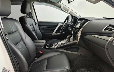 Mitsubishi Pajero Sport III рестайлинг, 2019 год, 3 750 000 рублей, 21 фотография