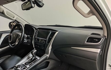 Mitsubishi Pajero Sport III рестайлинг, 2019 год, 3 750 000 рублей, 20 фотография