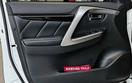 Mitsubishi Pajero Sport III рестайлинг, 2019 год, 3 750 000 рублей, 24 фотография