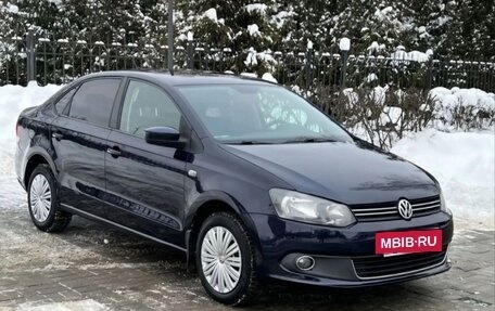 Volkswagen Polo VI (EU Market), 2011 год, 700 000 рублей, 2 фотография