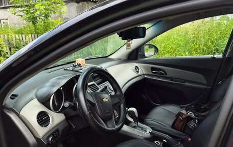 Chevrolet Cruze II, 2011 год, 900 000 рублей, 5 фотография