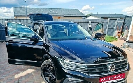 Volkswagen Tiguan II, 2022 год, 3 090 000 рублей, 2 фотография