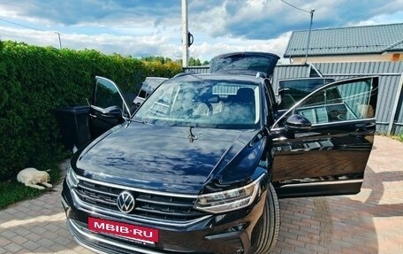 Volkswagen Tiguan II, 2022 год, 3 090 000 рублей, 13 фотография
