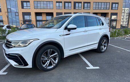 Volkswagen Tiguan II, 2021 год, 4 050 000 рублей, 2 фотография