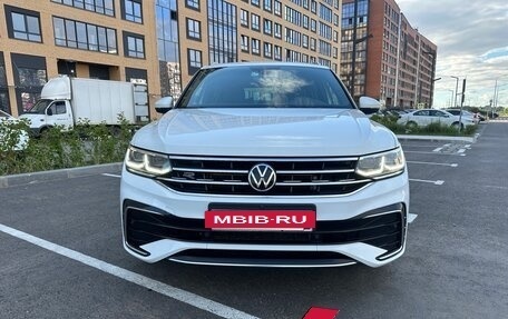 Volkswagen Tiguan II, 2021 год, 4 050 000 рублей, 4 фотография