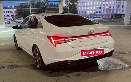 Hyundai Elantra, 2021 год, 2 000 000 рублей, 5 фотография