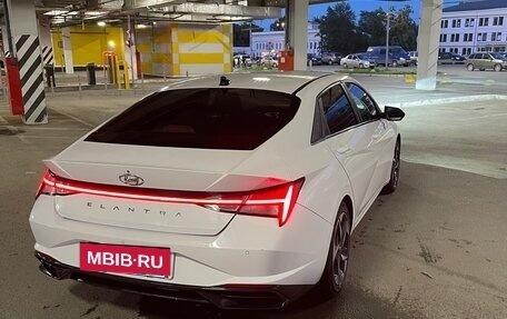 Hyundai Elantra, 2021 год, 2 000 000 рублей, 4 фотография