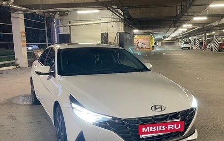 Hyundai Elantra, 2021 год, 2 000 000 рублей, 2 фотография
