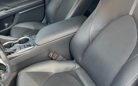 Toyota Camry, 2022 год, 3 780 000 рублей, 6 фотография