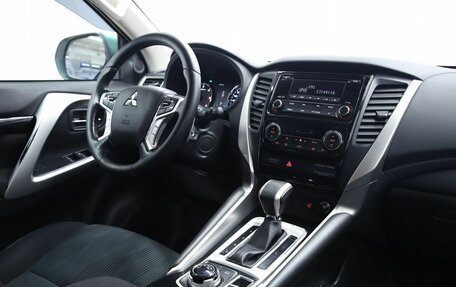 Mitsubishi Pajero Sport III рестайлинг, 2020 год, 3 090 000 рублей, 12 фотография