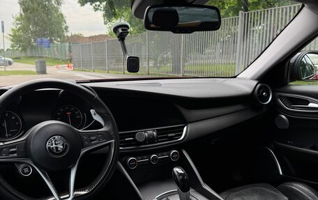 Alfa Romeo Giulia II, 2016 год, 2 750 000 рублей, 14 фотография