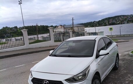 Hyundai Solaris II рестайлинг, 2018 год, 730 000 рублей, 1 фотография
