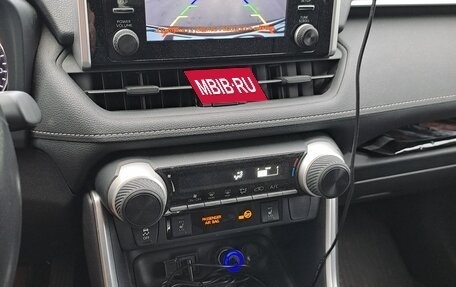 Toyota RAV4, 2020 год, 3 250 000 рублей, 4 фотография