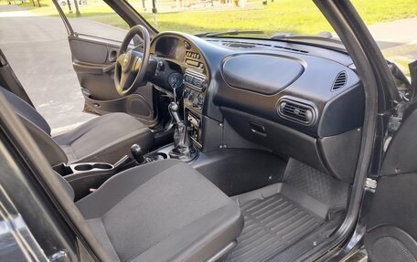Chevrolet Niva I рестайлинг, 2011 год, 499 000 рублей, 21 фотография