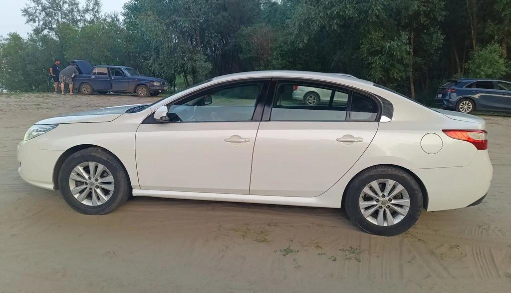 Renault Latitude I, 2012 год, 750 000 рублей, 4 фотография