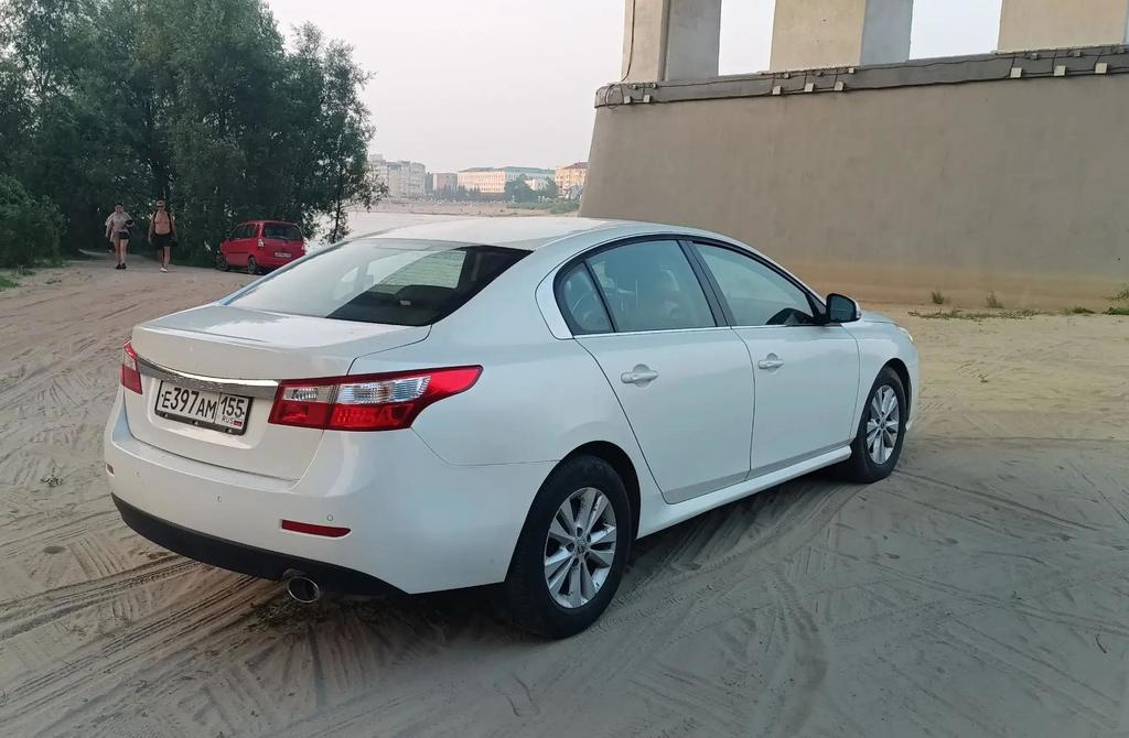 Renault Latitude I, 2012 год, 750 000 рублей, 6 фотография