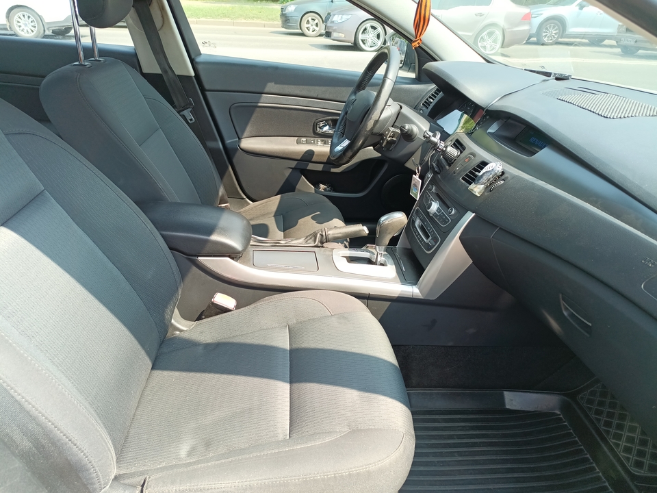 Renault Latitude I, 2012 год, 750 000 рублей, 13 фотография