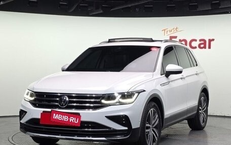 Volkswagen Tiguan II, 2021 год, 2 340 000 рублей, 1 фотография