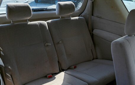 Toyota Ipsum II, 2004 год, 685 000 рублей, 16 фотография