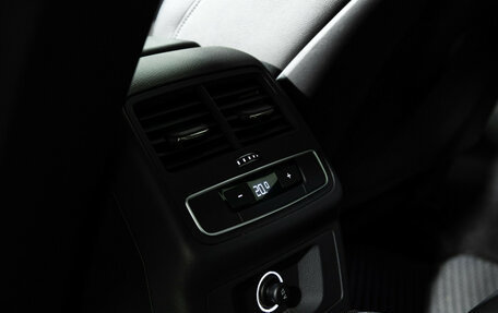 Audi A4, 2015 год, 2 300 000 рублей, 24 фотография