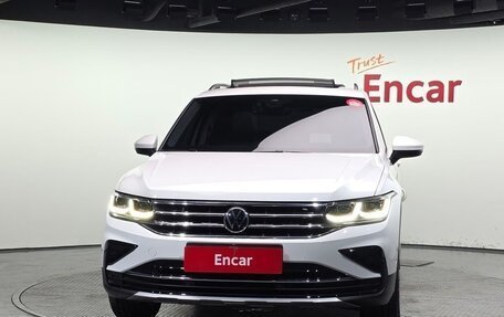 Volkswagen Tiguan II, 2021 год, 2 340 000 рублей, 3 фотография