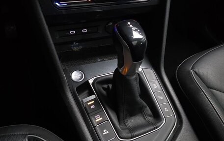 Volkswagen Tiguan II, 2021 год, 2 340 000 рублей, 6 фотография