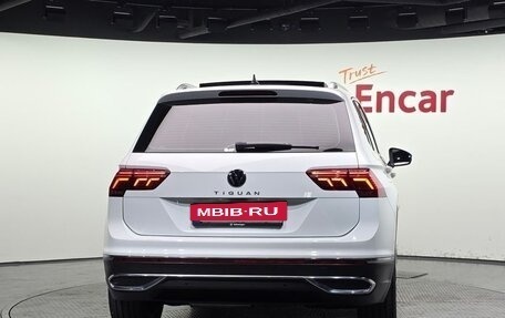 Volkswagen Tiguan II, 2021 год, 2 340 000 рублей, 4 фотография
