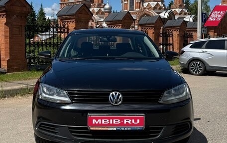 Volkswagen Jetta VI, 2013 год, 1 030 000 рублей, 1 фотография