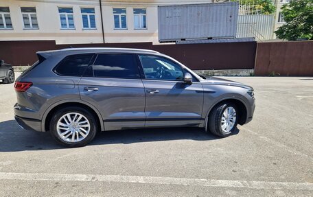 Volkswagen Touareg III, 2018 год, 3 800 000 рублей, 4 фотография