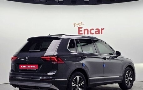 Volkswagen Tiguan II, 2020 год, 2 198 000 рублей, 2 фотография
