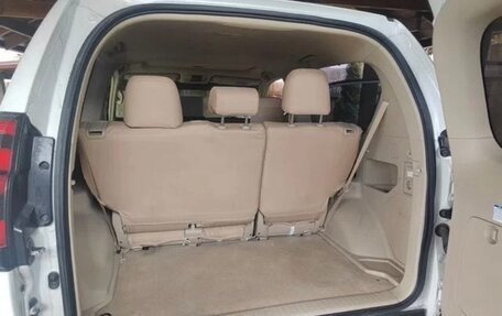 Toyota Land Cruiser Prado 150 рестайлинг 2, 2019 год, 5 300 000 рублей, 8 фотография
