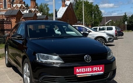 Volkswagen Jetta VI, 2013 год, 1 030 000 рублей, 2 фотография