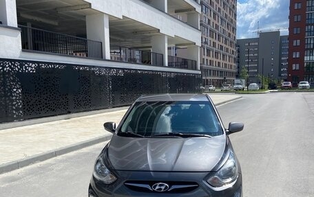 Hyundai Solaris II рестайлинг, 2012 год, 750 000 рублей, 2 фотография