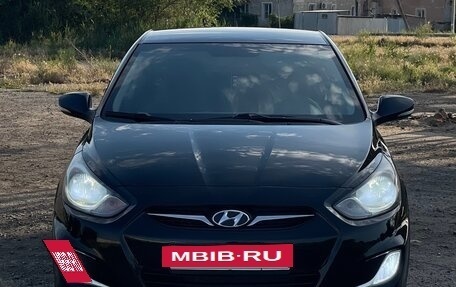 Hyundai Solaris II рестайлинг, 2012 год, 1 030 000 рублей, 2 фотография
